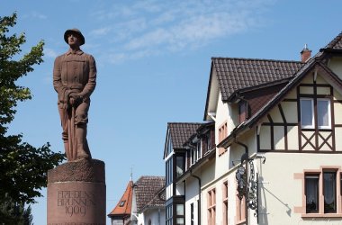 Statue auf dem Friedensbrunnen